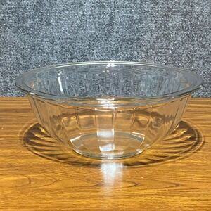 Pyrex 325 Clear Glass Ribbed Mixing Bowl 2.5L Made in USA Vintage Kitchenware